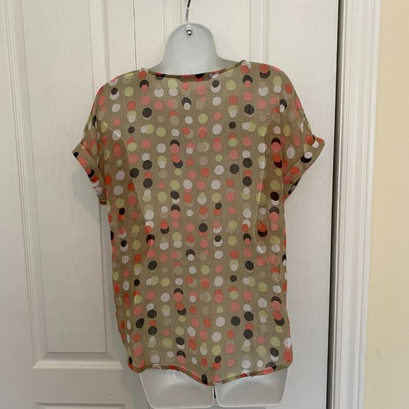 Sheer loose-fitting crop blouse with pearl buttons and waist tie - Picture 2 of 16